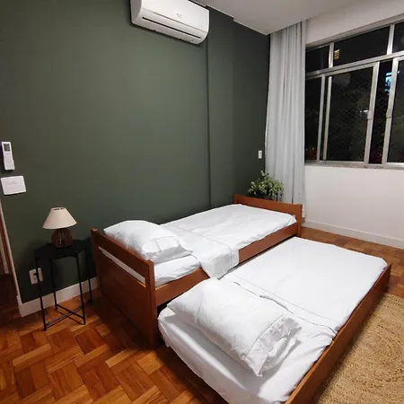 Confortável e funcional - ideal para casal e família no melhor quarteirão de Copa RJ- wi fi - 2 banheiros completos - 2 tvs e 2 ar cond com garagem-2