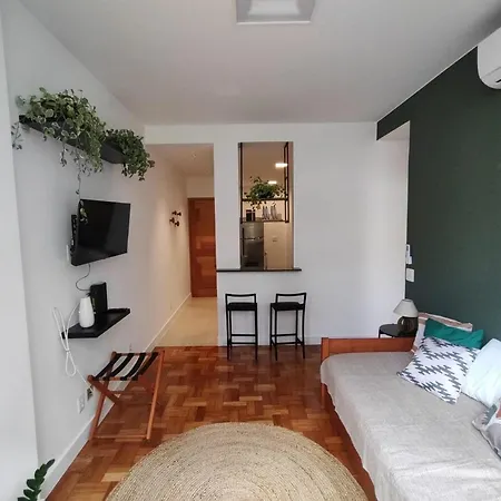 Confortável e funcional - ideal para casal e família no melhor quarteirão de Copa RJ- wi fi - 2 banheiros completos - 2 tvs e 2 ar cond com garagem-3